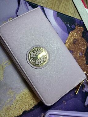 Gold Medallion Accent Lavender Leather Large Wrist Wallet NEW